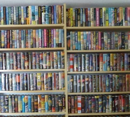 nicht nur Science Fiction im Bücherregal